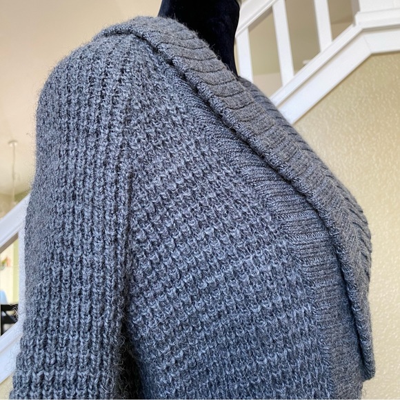 Ann Taylor LOFT Sweater - Picture 3 of 10